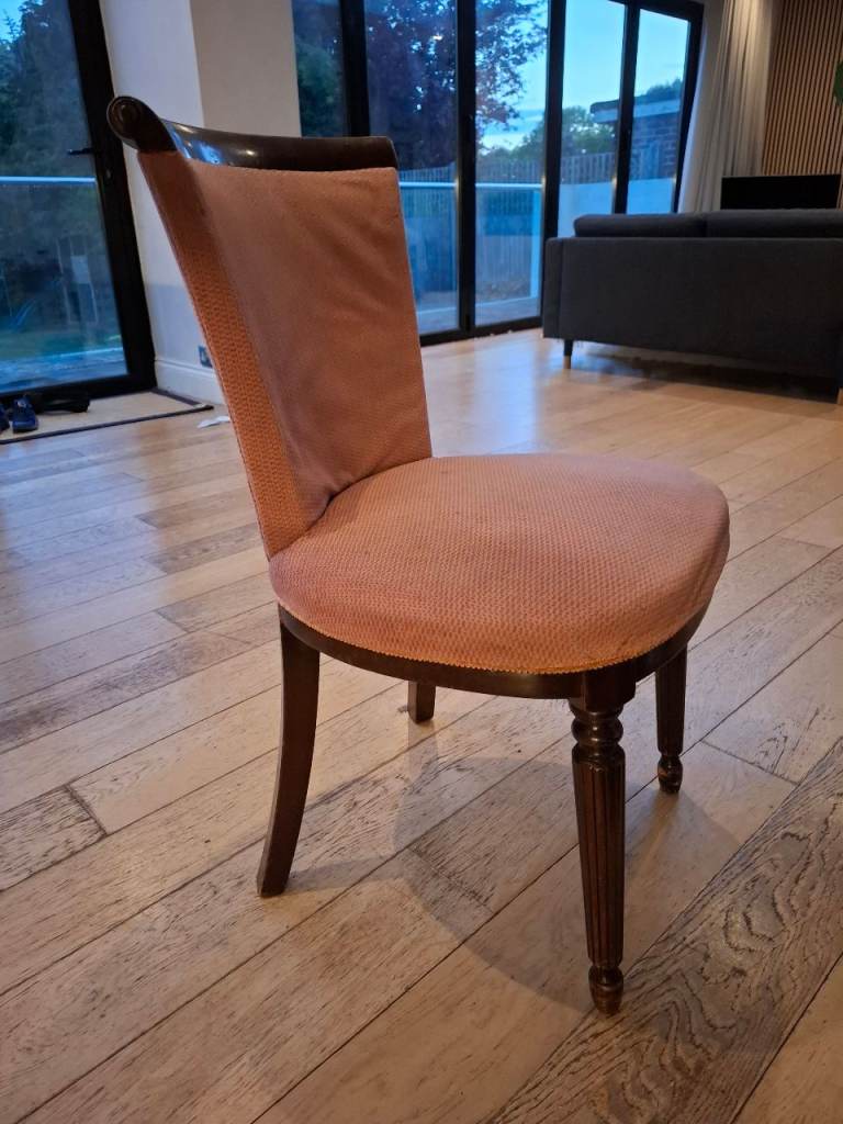 Set of 8 dining chairs