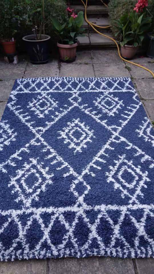 Rug, only used for 1 month, 140 x 200cm, very good condition