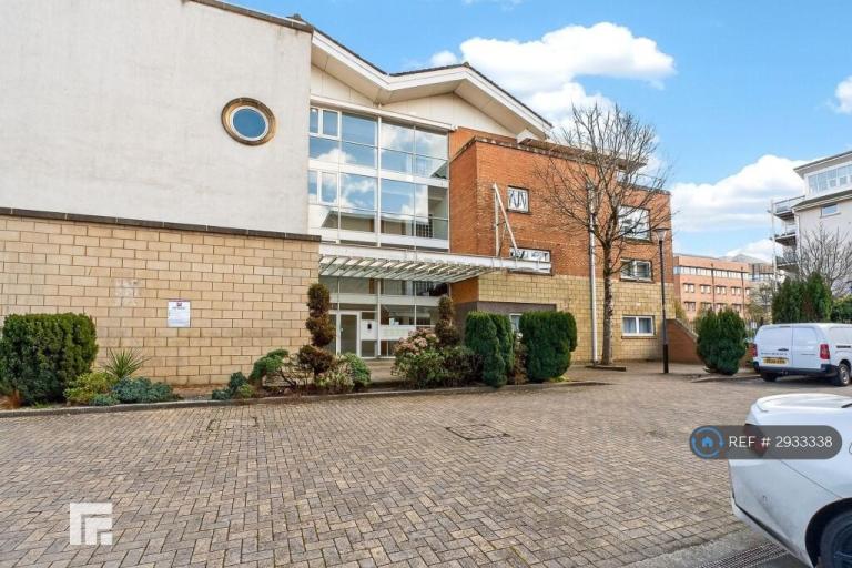 2 bedroom flat in Central Wharf, Cardiff, CF10 (2 bed) (#2933338)