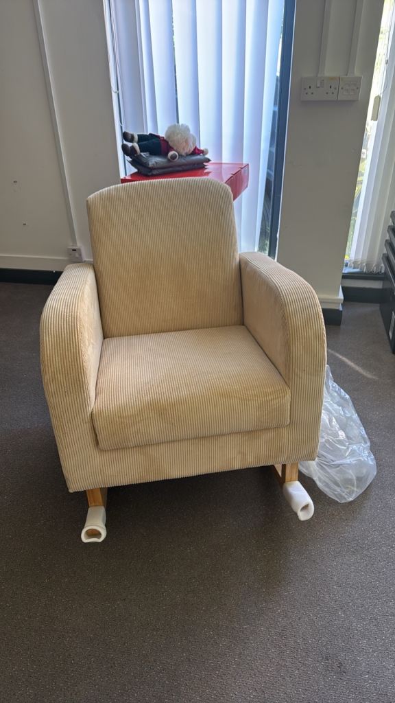 CuddleCo Feeding Armchair with Wooden Legs – Brand New X display