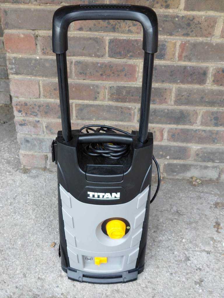 Titan Pressure Washer 1800KHW 1.8Khw 140 bar Like new taken out from box only - not used.
