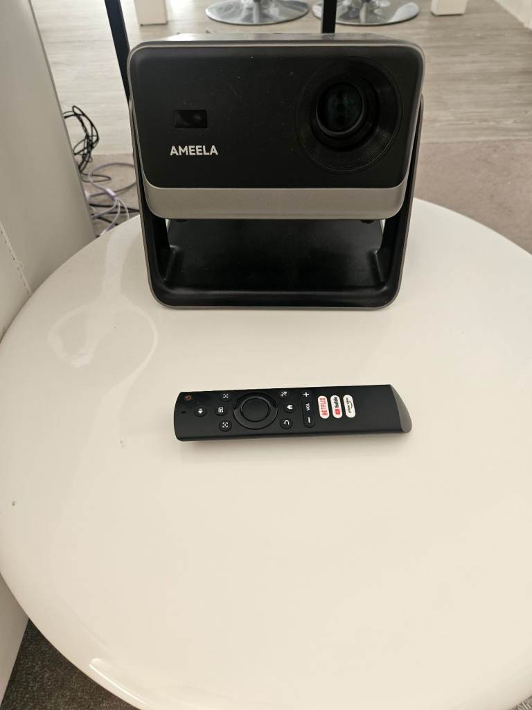 AMEELA Smart 4K Projector - Excellent Condition
