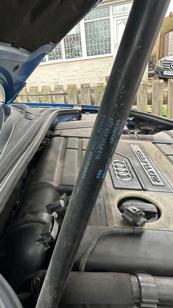 2011 Audi A3/S3 8P Bonnet Gas Strut (8P0823359)