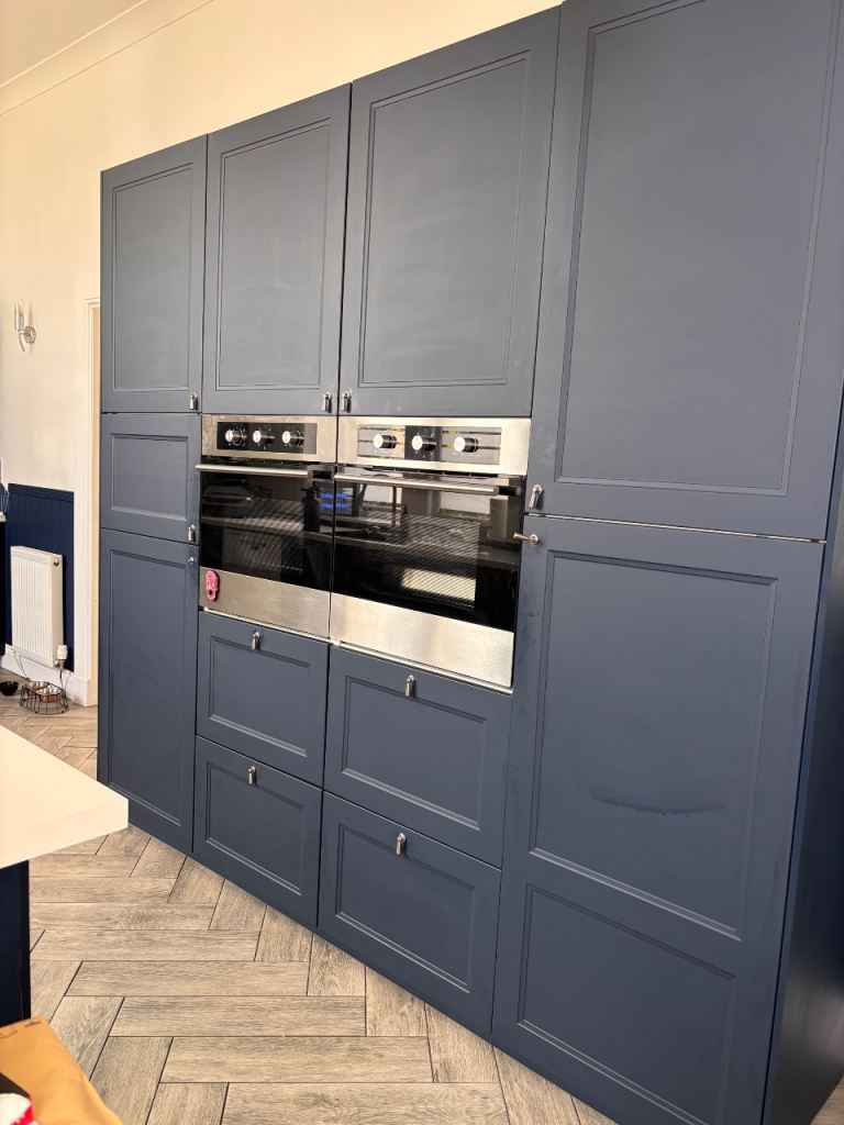 Full Kitchen Units and Appliances - Good Condition