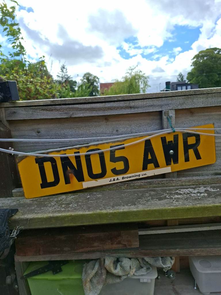 CAR REGISTRATION DN05 AWR [DINOSAUR]