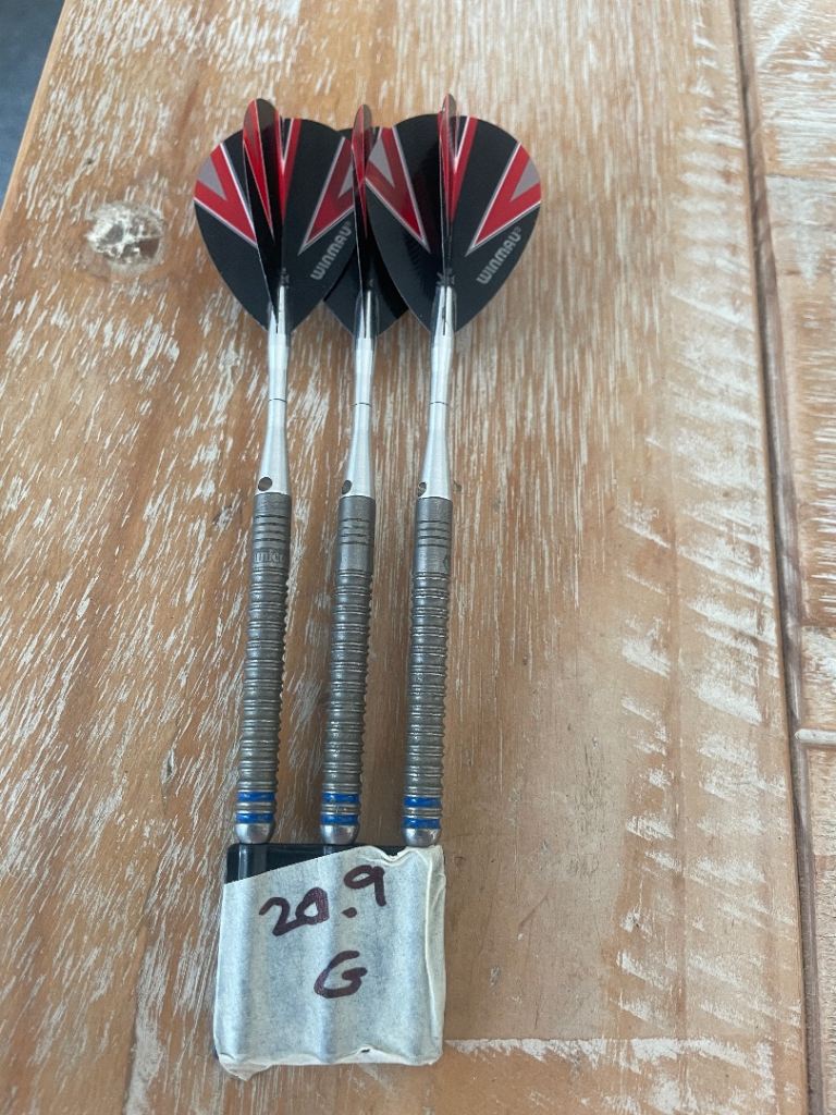 Unicorn tungsten darts 20.9g with Case – Good Condition