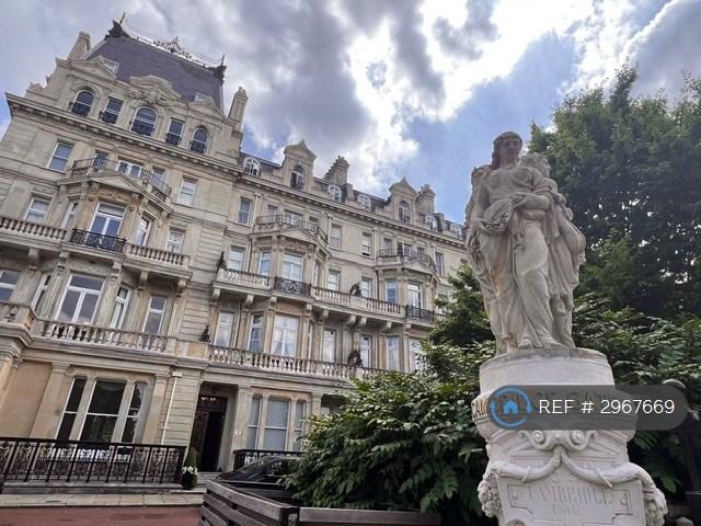2 bedroom flat in Cambridge Gate, London, NW1 (2 bed) (#2967669)