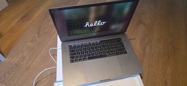 Macbook Pro 2018 - 2019 Touchbar laptop Space Grey 32gb ram 15-inch Intel 6-Core i9 in original box