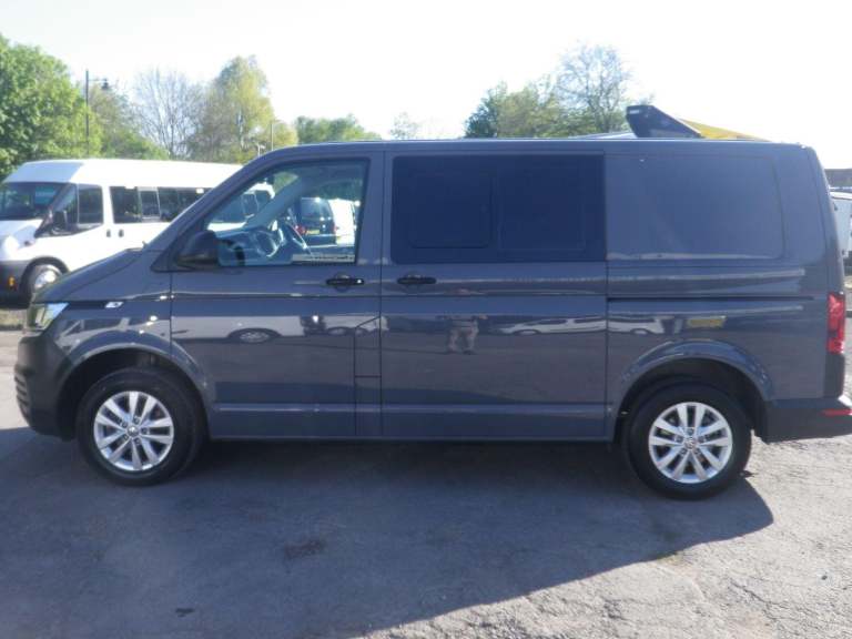 VOLKSWAGEN TRANSPORTER 2.0 TDI T32 Kombi Startline DSG Auto with VW Towbar in
