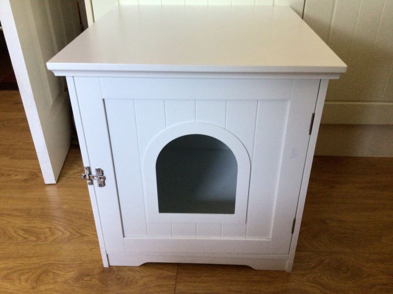 Wooden Indoor Cat House.