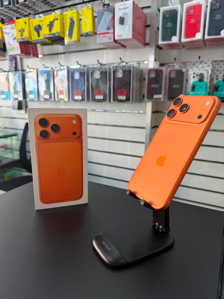Apple iPhone 17 Pro Max 256GB Cosmic Orange (Unlocked) in Immaculate Condition Fully Boxed