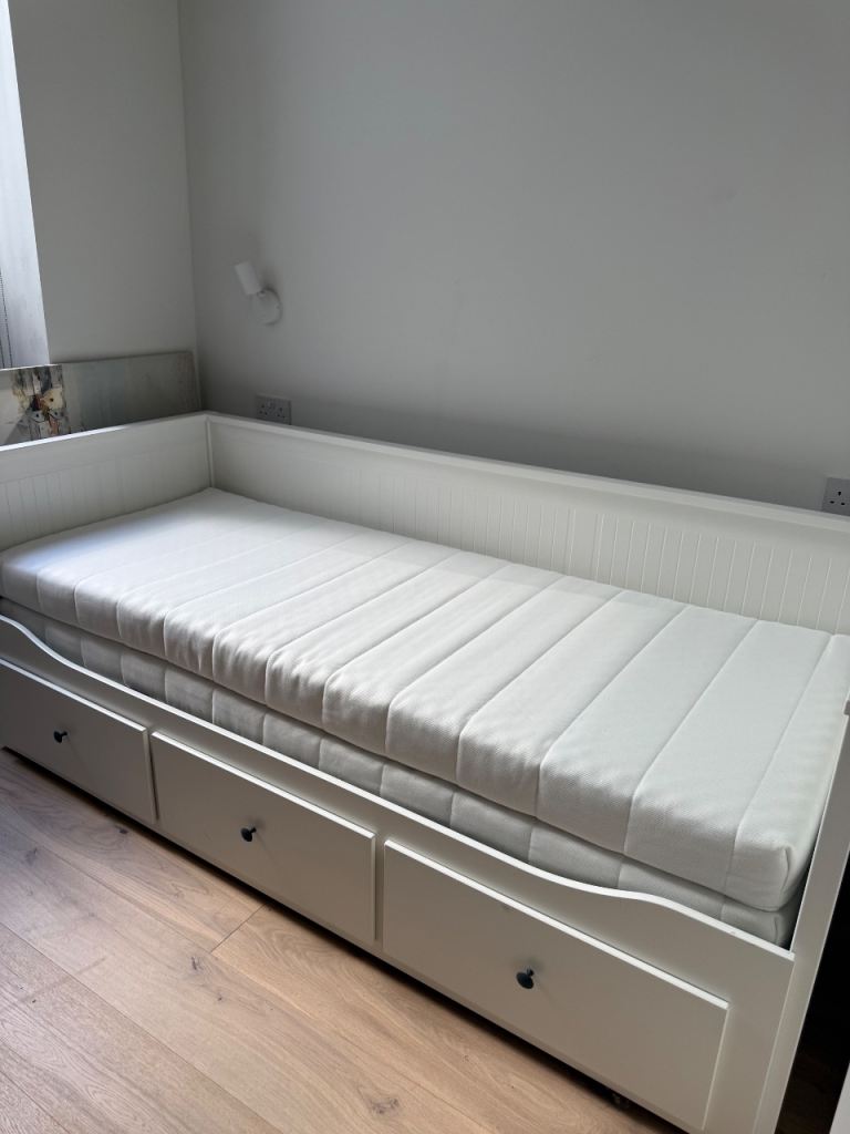 IKEA HEMNES DAYBED 