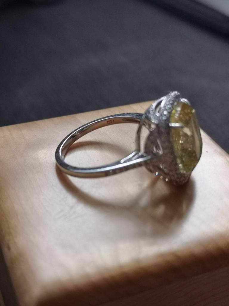 18ct white gold diamond n lemon quartz ring 
