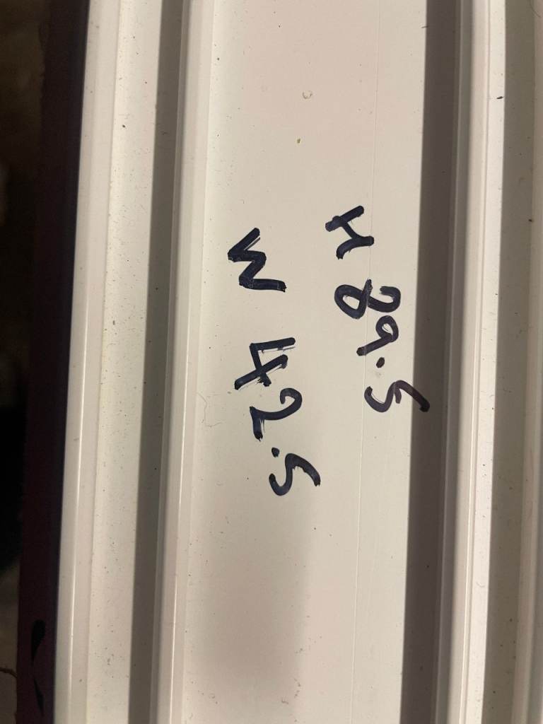 H 89.5 x W 42.5 cm-SMALL BRAND NEW REHAU UPVC DOUBLE GLAZED WINDOW OBSCURE (BATHROOM) (REF: SJ477) 