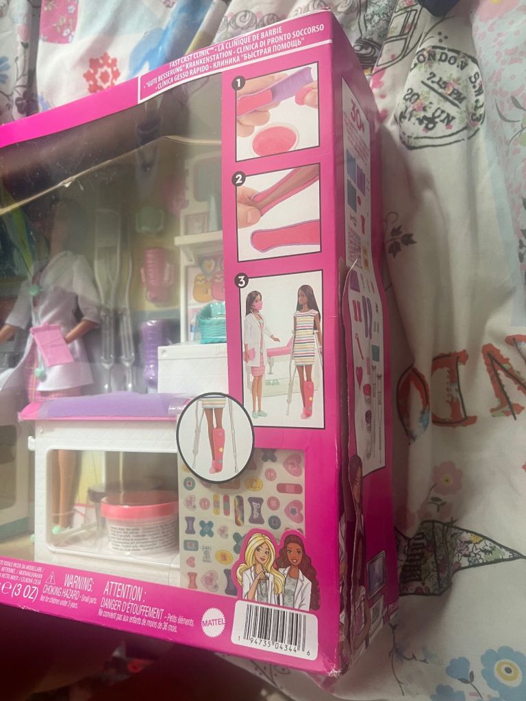 Barbie Fast Cast Clinic Playset