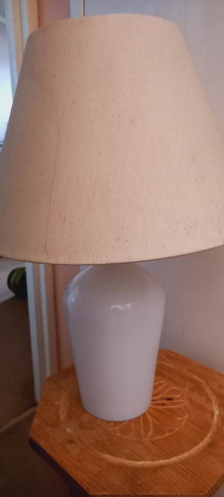 Laura Ashley Ceramic Table Lamp In Pristine Con