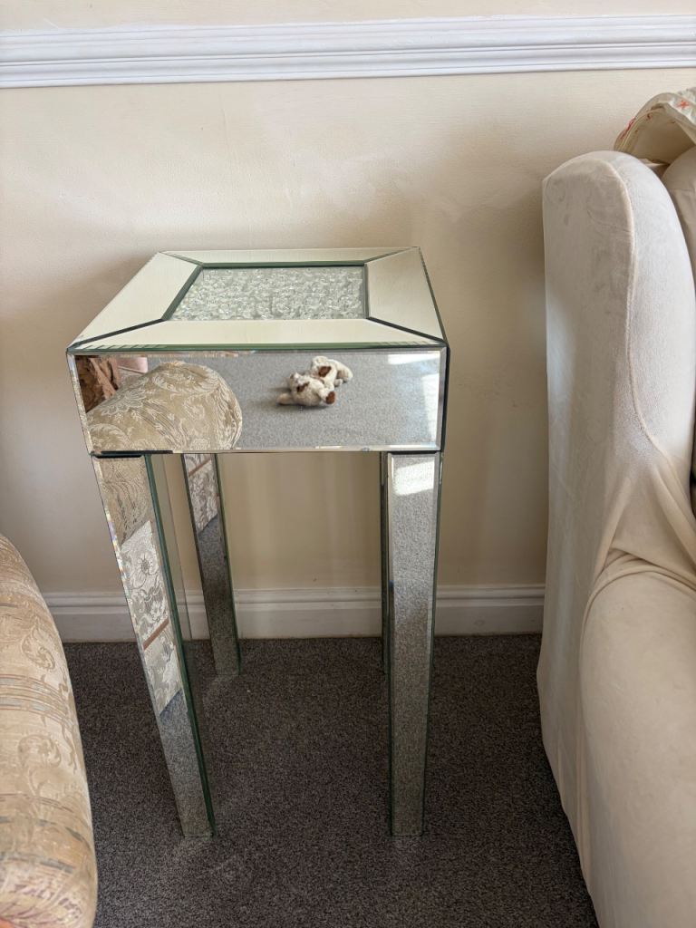 Mirrored Console Table with Crystal Inlay – Good Condition