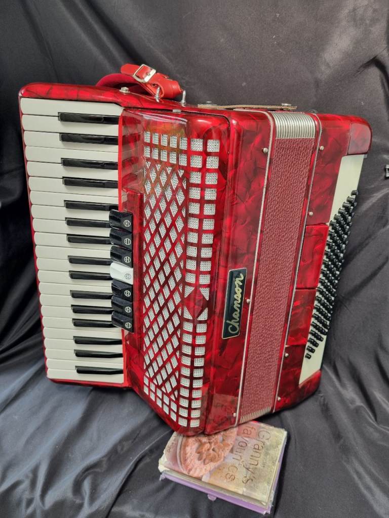 Chanson 96 bass Accordion 