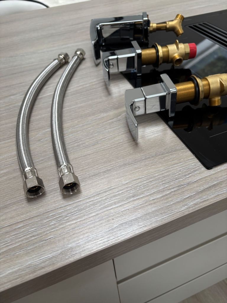 Bath/sink taps