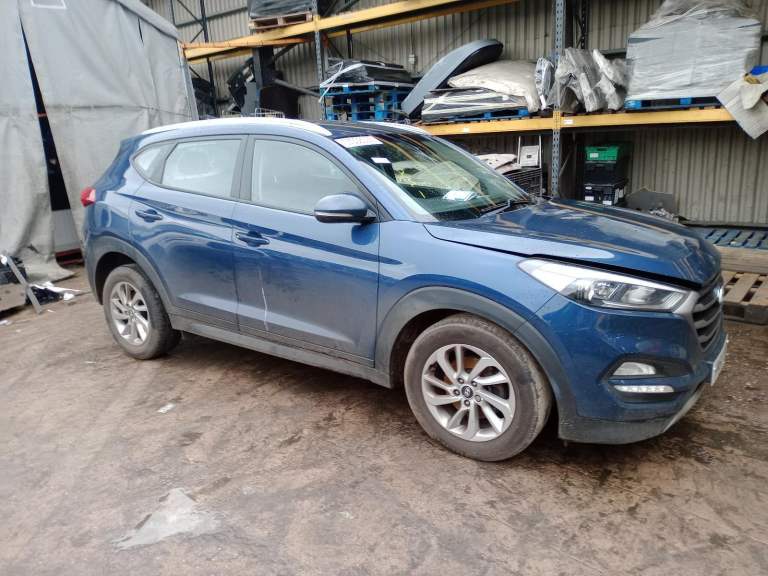 BREAKING HYUNDAI TUCSON 1.7 DIESEL 2016 STOCK NUMBER WY96