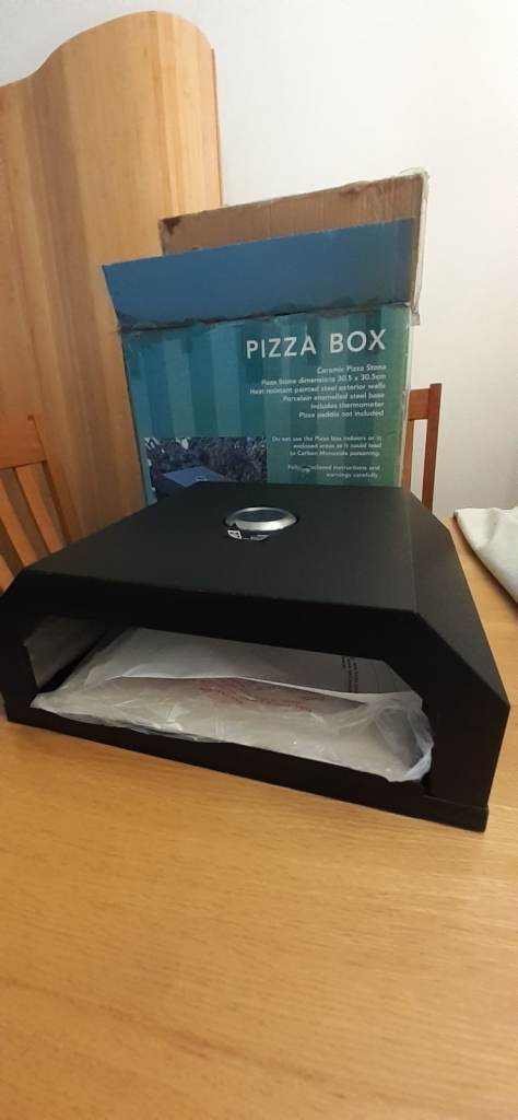Brand New BBQ Pizza Box - BBQ Pizza Grill/Oven Firebox for Gas & Charcoal-BUY ME £40 BEST BARGAIN