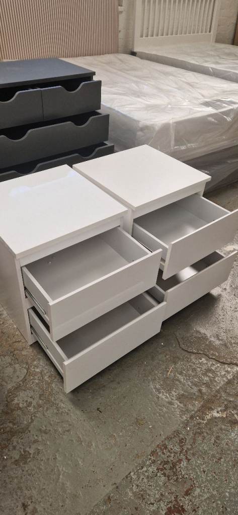 Argos home jenson bedside units 2 drawers- 1 White gloss & 1 matt white - assembled   