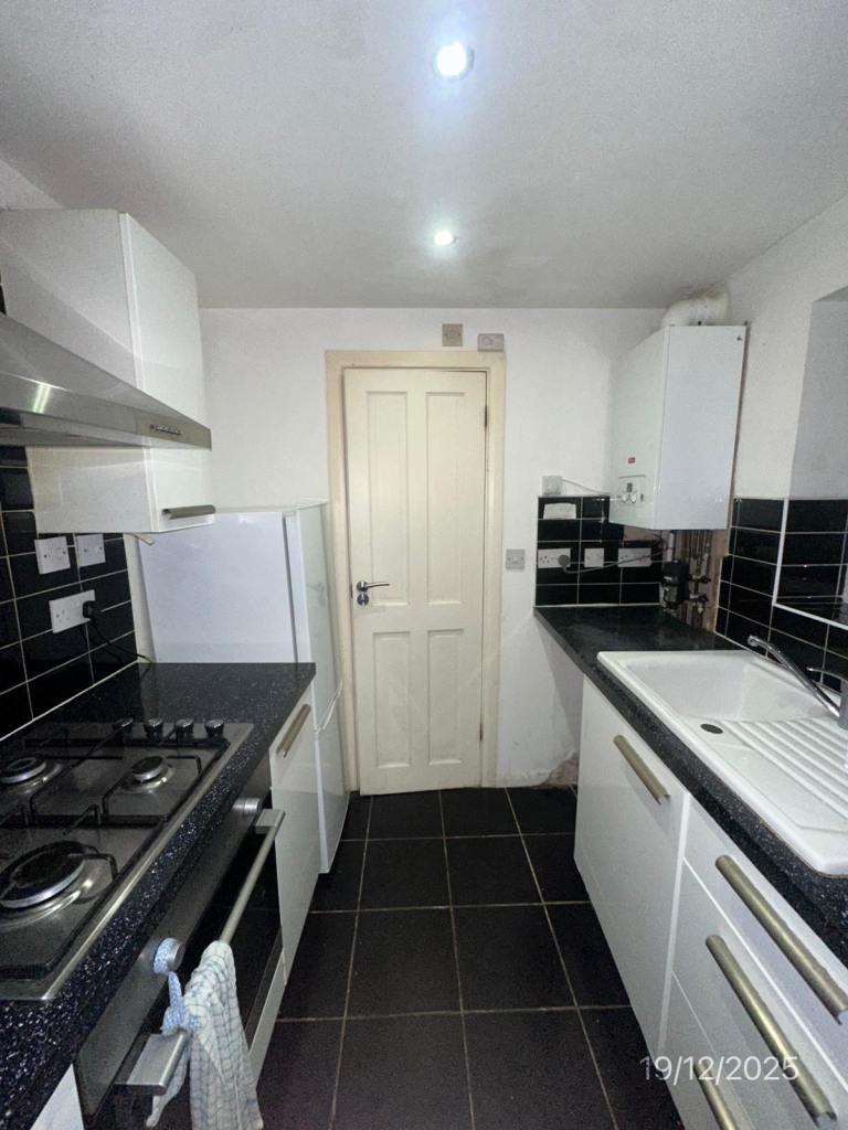 2 bedroom ground floor flat - Mayfair aveneu Ilford 
