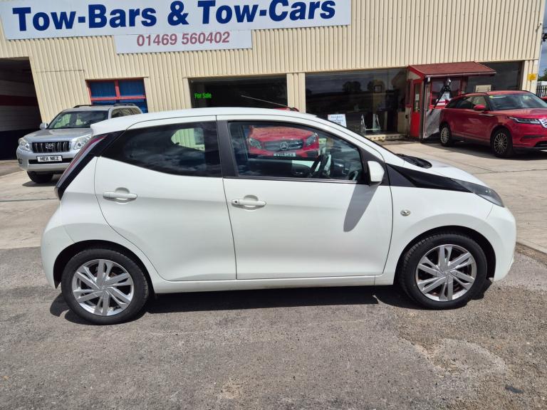 2015 Toyota Aygo X-Pression motorhome towcar braked a frame tow car