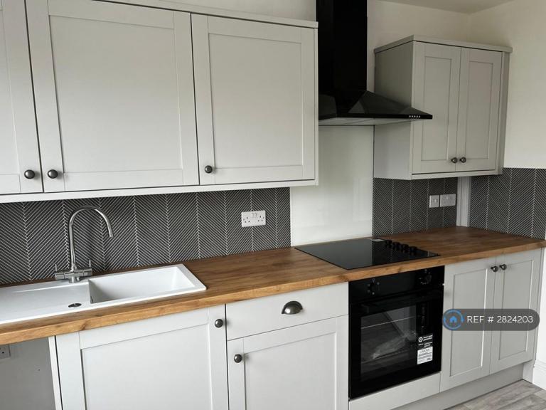 2 bedroom flat in Whittington Street, Plymouth, PL3 (2 bed) (#2824203)