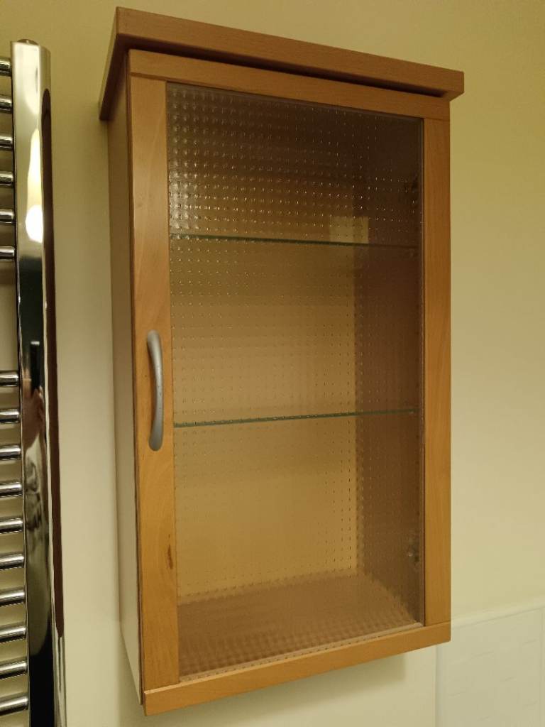 Wooden bathroom cabinet 