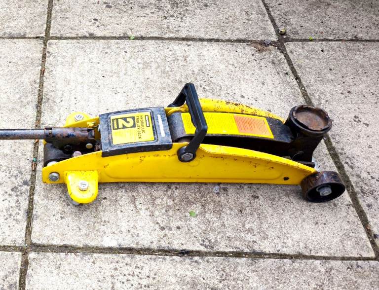 2 Tonne Halfords Trolley Jack