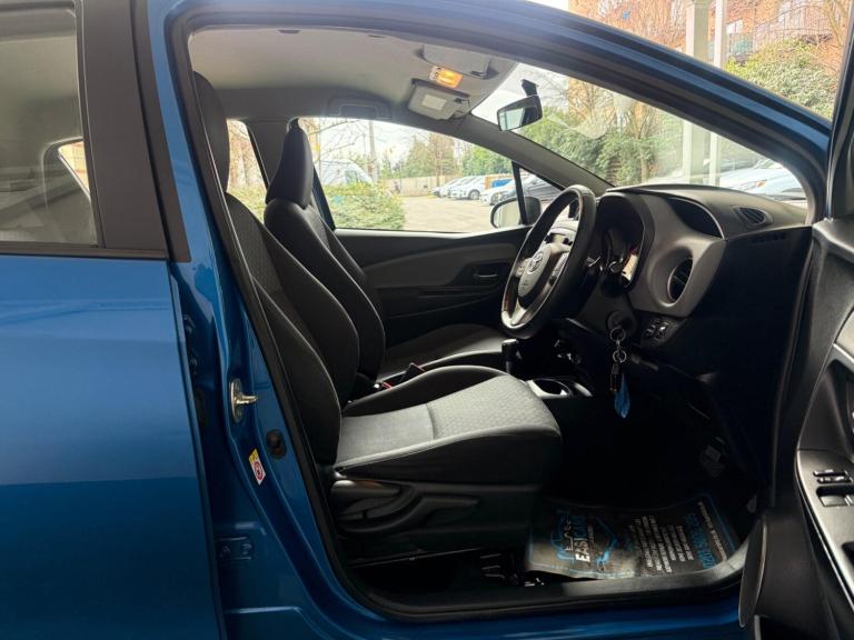 2015 Toyota Yaris 1.33 VVT-i Icon 5dr CVT HATCHBACK PETROL Automatic