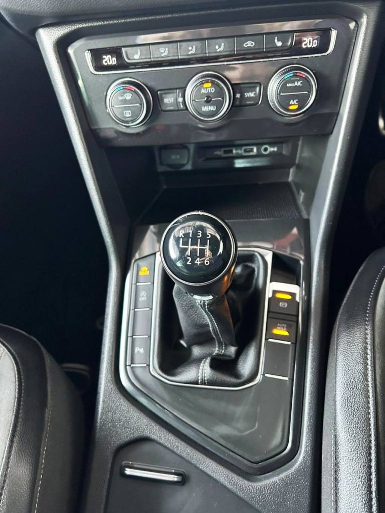 2018 Volkswagen Tiguan 2.0 TDI R-Line SUV 5dr Diesel Manual Euro 6 (s/s) (150 ps) ESTATE Diesel M...