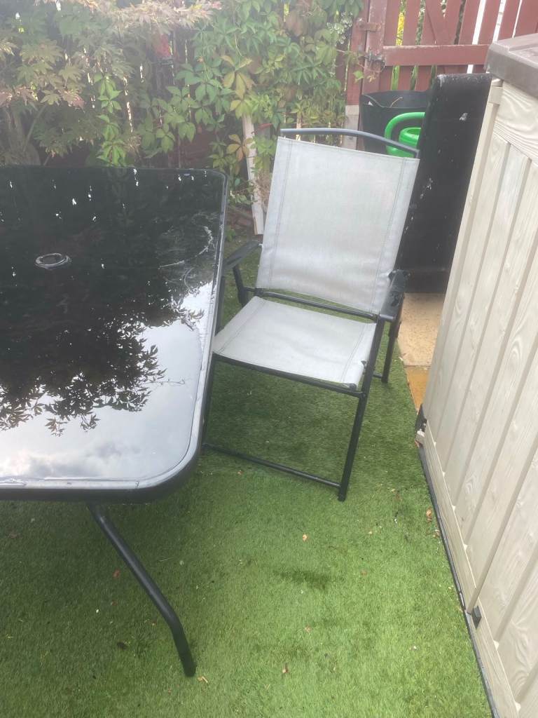 Outdoor Glass Top Table and 6 Chair Set – Good Condition