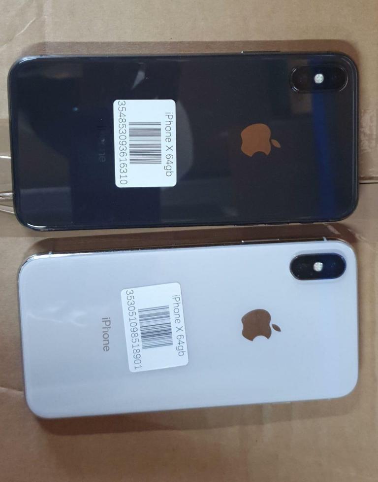 iPhone X LIKE NEW BOXED