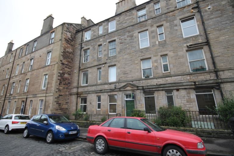 1 bedroom flat in Halmyre Street, Leith, Edinburgh, EH6 8QA