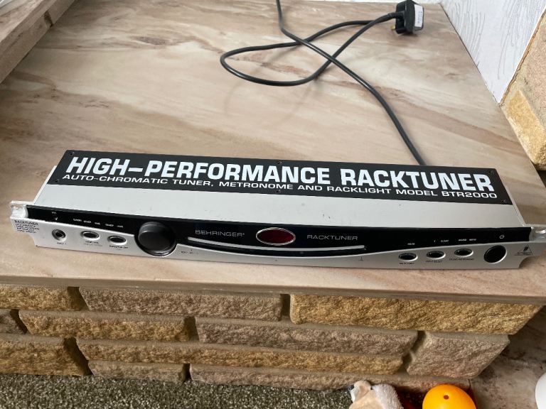 Behringer DTR2000 High-Performance Racktuner - Auto-Chromatic Tuner