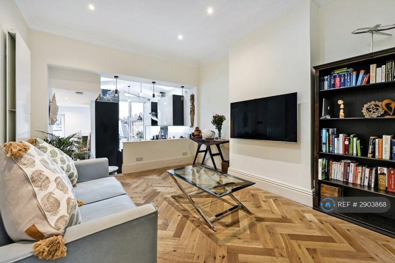 2 bedroom flat in Chelsea, London, SW10 (2 bed) (#2903868)