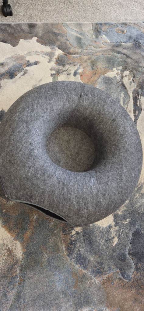 Cat doughnut bed, good condition 