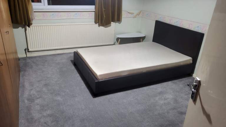 Double room to rent in Slough