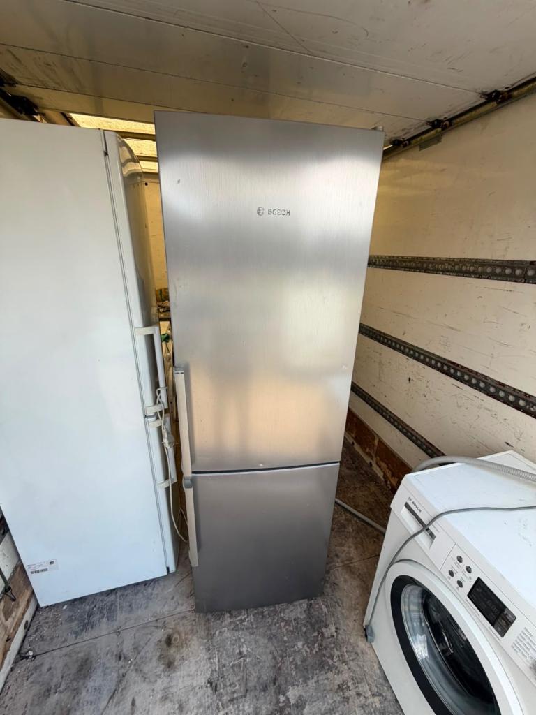 Freestanding Fridge Freezer – Silver, Good Condition