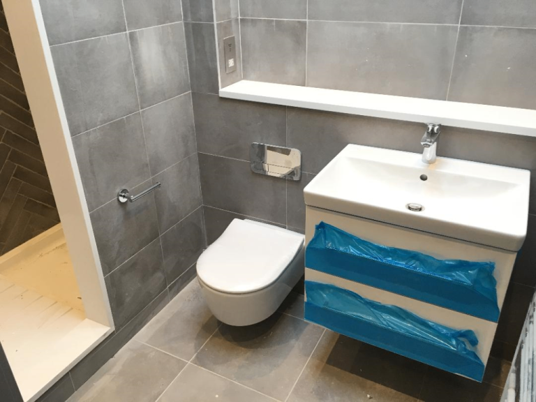 Exclusive Gated Lux 3 Bed 2 Bath Open Plan Balcony Flat Car Park Share Garden NearRailTubeBusShops