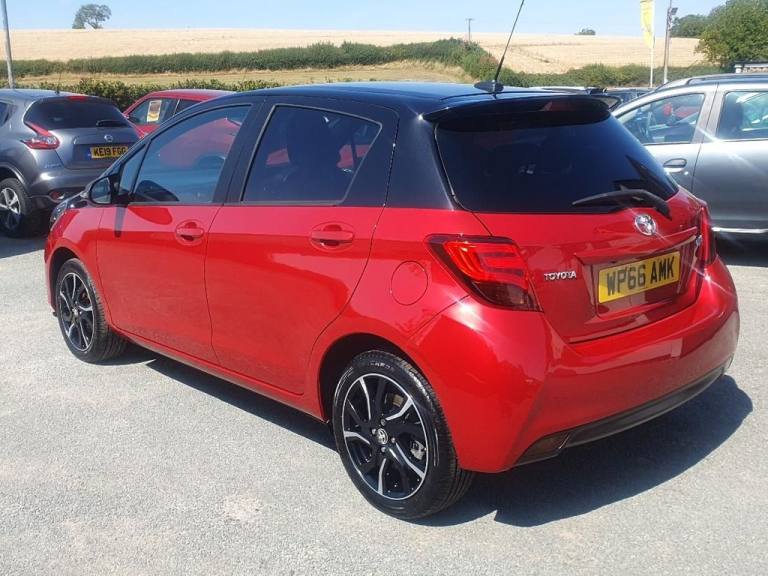 2016 Toyota Yaris 1.33 VVT-i Design 5dr CVT HATCHBACK PETROL Automatic