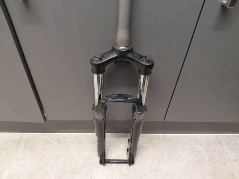 Sr suntour mountain bike forks with wheel 