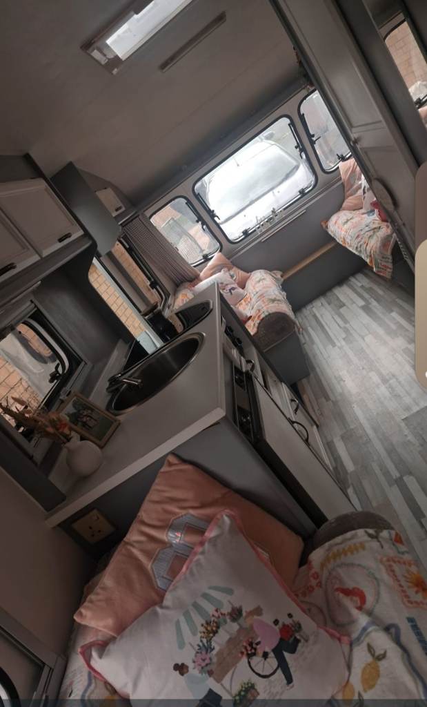 1995 Elddis 6 berth caravan with awning