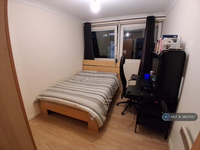 1 bedroom in Boardwalk Place, London, E14 (#2827057)