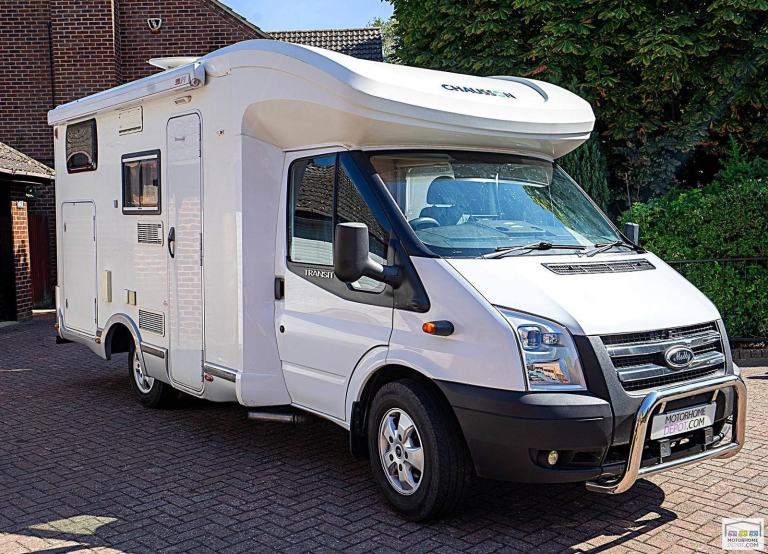 Chausson Flash 04 - Rear Fixed Bed - Garage - 4 Seat Belts - 3 Berth