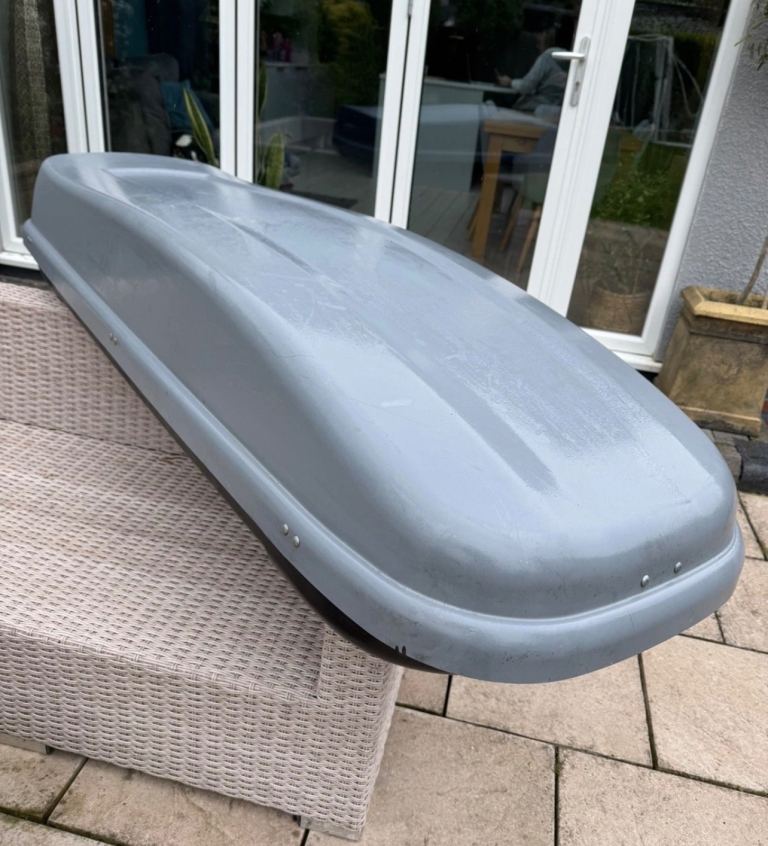 Halfords roof box 360L with key and clamps £120