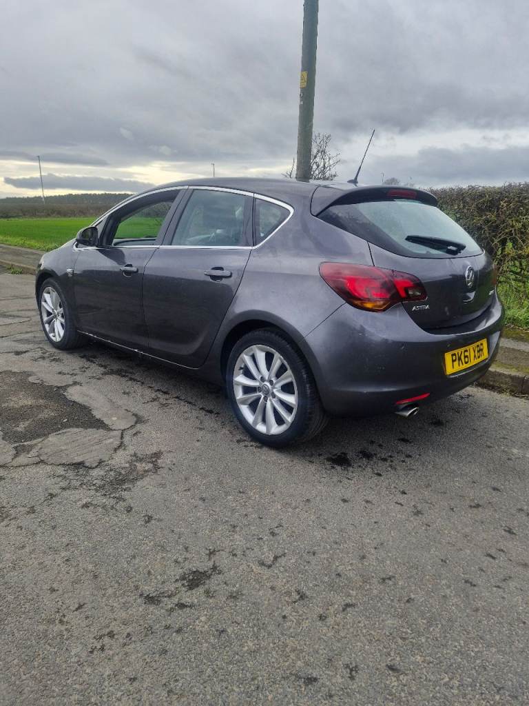 Vauxhall, ASTRA, Hatchback, 2011, Manual, 1956 (cc), 5 doors