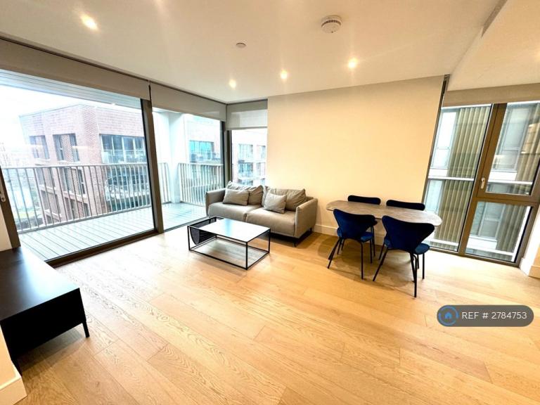 2 bedroom flat in Salisbury House, London, SW11 (2 bed) (#2784753)